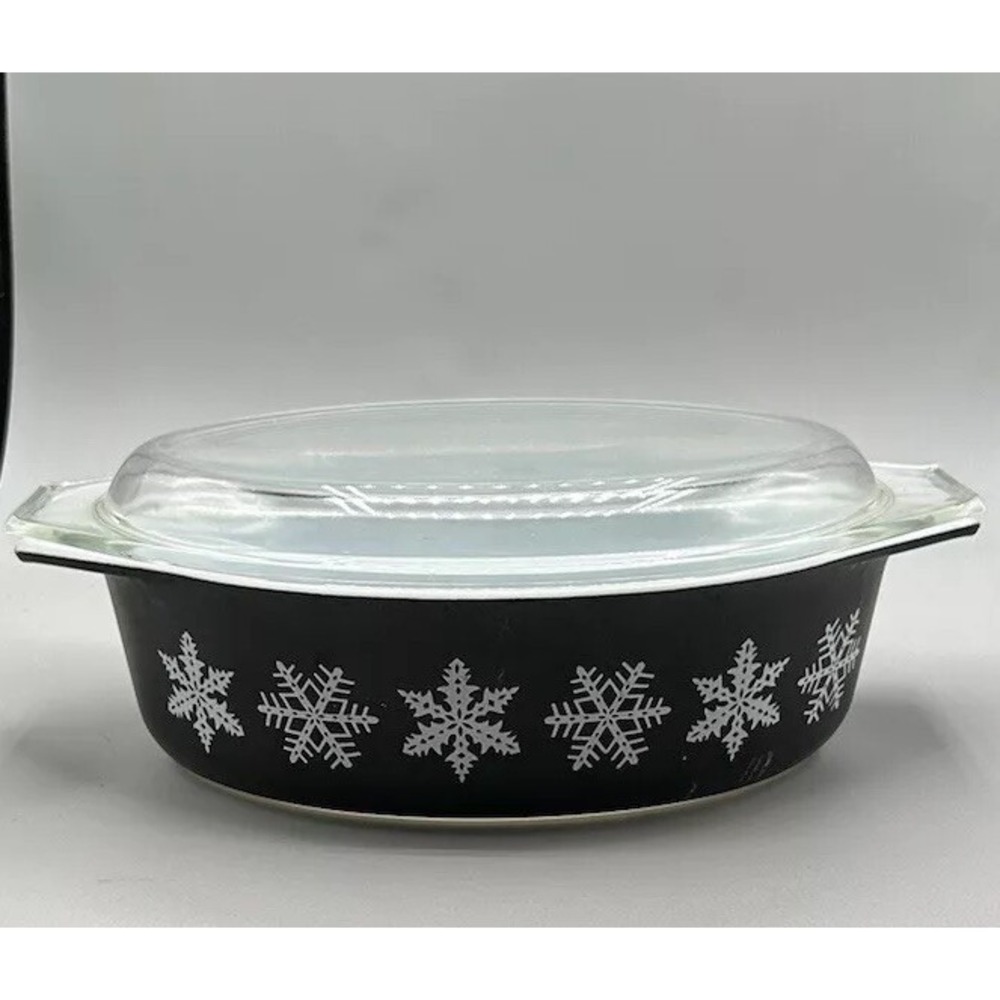 Vintage Pyrex Black Snowflake‎ 1.5 Quart Oval Casserole Dish with Lid